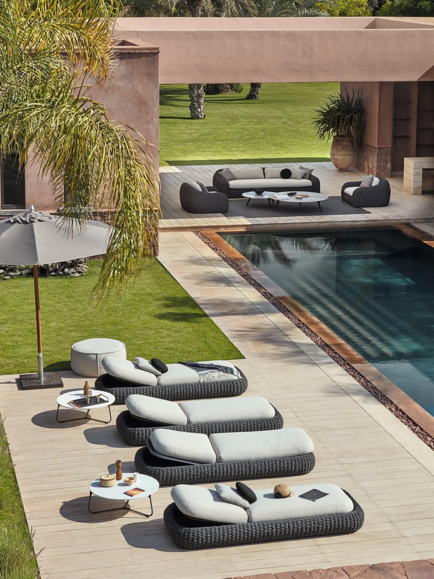 Loungestoel Kobo Antraciet – Elegante Lounger voor Binnen en Buiten