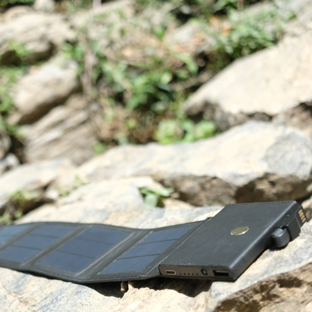 Ultra-Compacte Draagbare Zonne-Energie Powerbank – Opvouwbaar, Lichtgewicht en Universeel Opladen